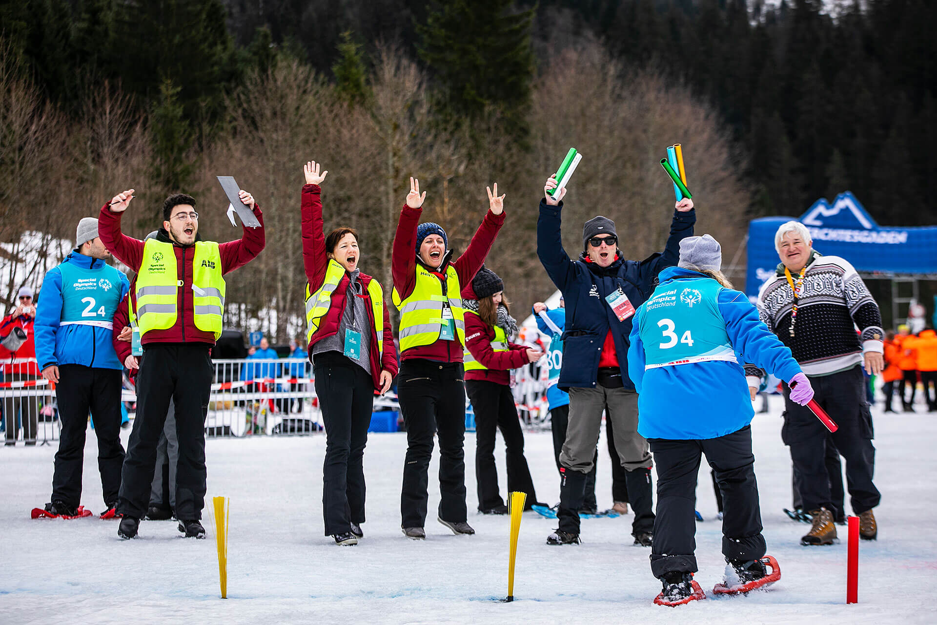 Winterspiele von Special Olympics Deutschland 2020: Beste Laune beim Zieleinlauf auf Schneeschuhen